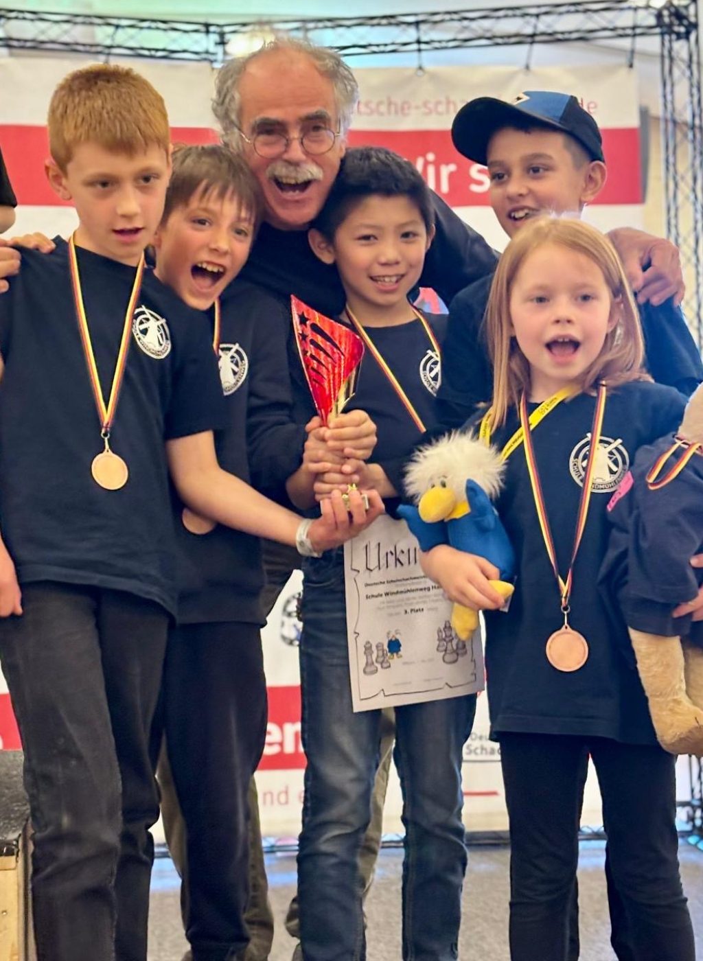 Team SIegerehrung mit Gerhard